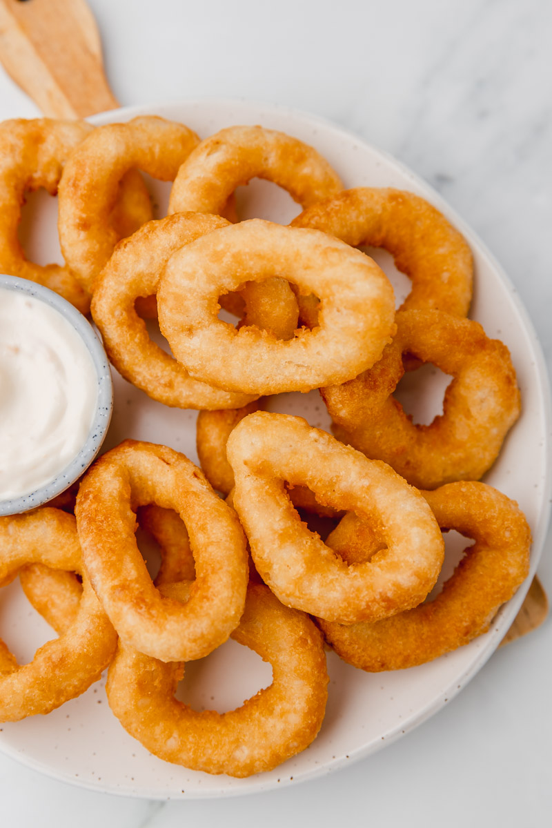 How To Reheat Onion Rings (4 Best Ways)
